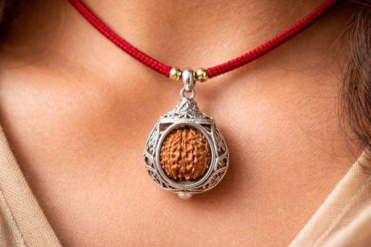 13 Mukhi Nepali Rudraksha